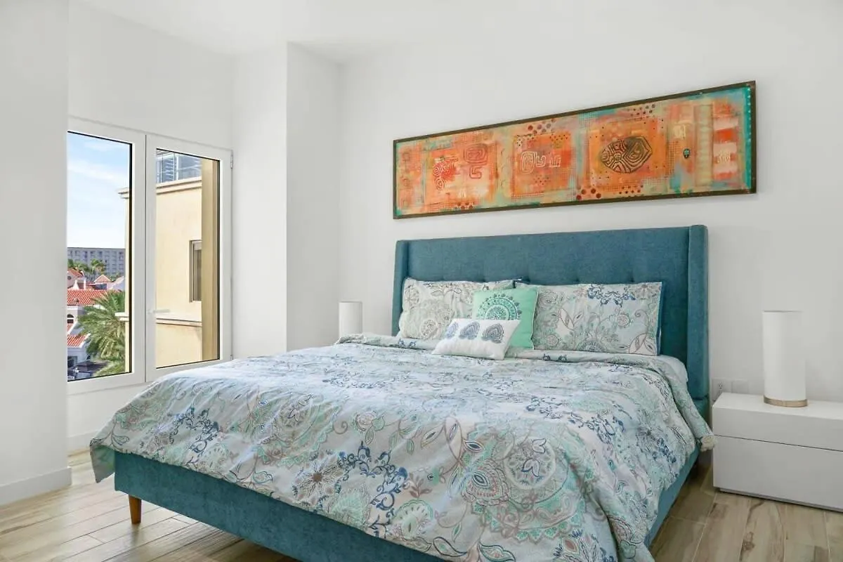 Spectacular Apartment In Palm Beach The Cove